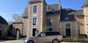 Chateau de Vignée en Range Rover 